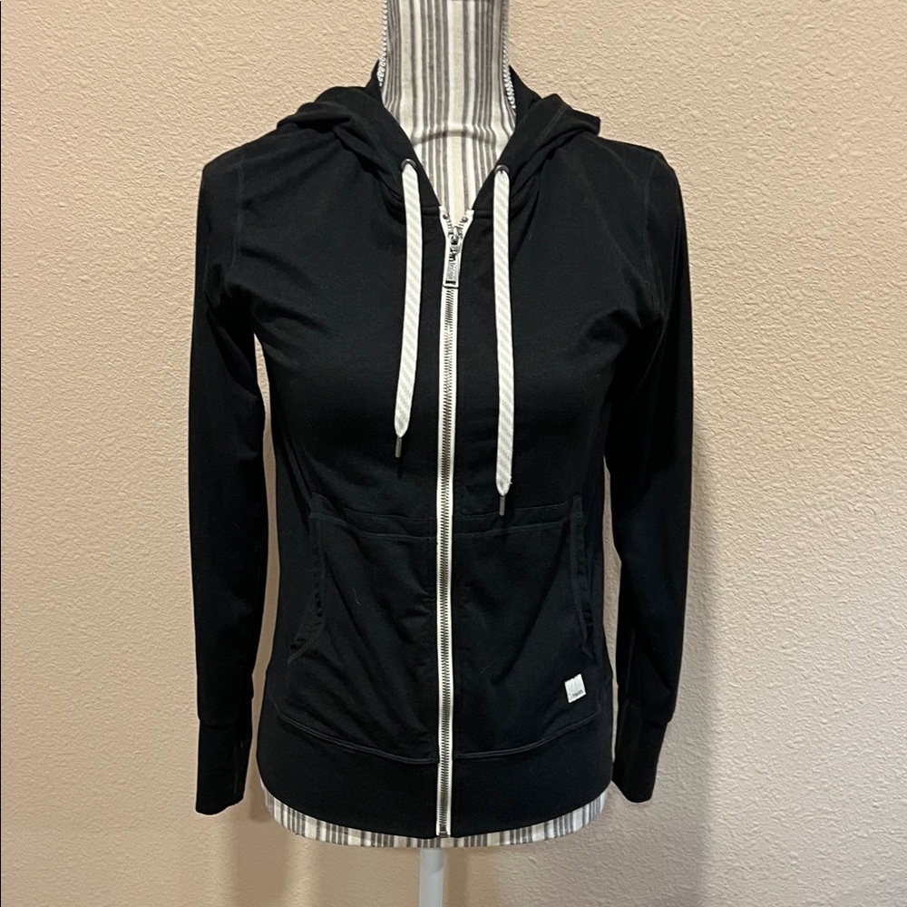 Vuori Halo Performance Hoodie. Very good used condition . Black. XS